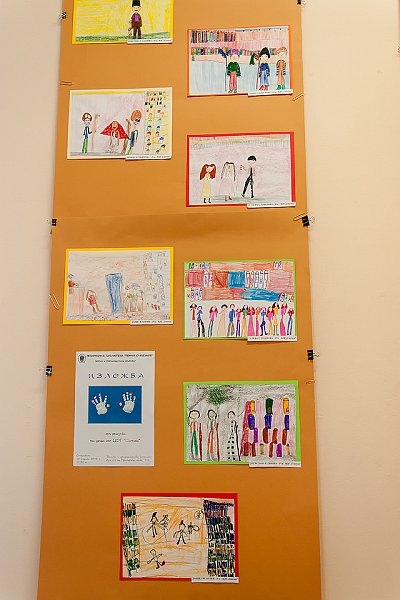 _DSC2021 copy.jpg - Откриване на изложба с рисунки на деца от ЦДГ "Синчец" в Детски и средношколски комплекс